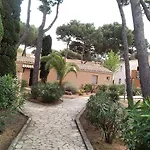 Avec Jardin, Piscine, Sauna, Proche De La Et Du Village Naturiste Apartment