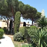 Avec Jardin, Piscine, Sauna, Proche De La Et Du Village Naturiste Apartment