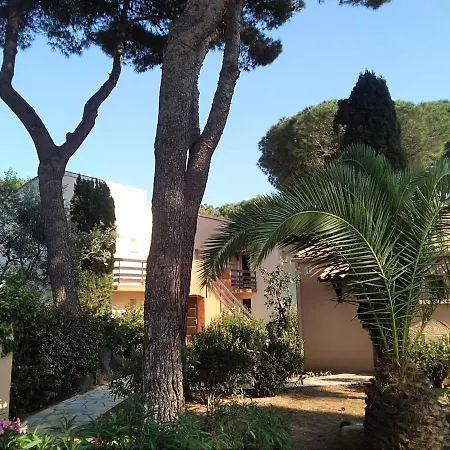 Avec Jardin, Piscine, Sauna, Proche De La Et Du Village Naturiste אגדה