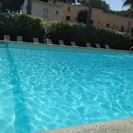 Avec Jardin, Piscine, Sauna, Proche De La Et Du Village Naturiste アパート
