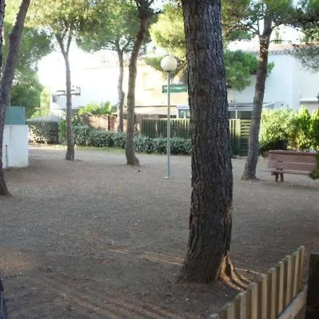 Avec Jardin, Piscine, Sauna, Proche De La Et Du Village Naturiste *