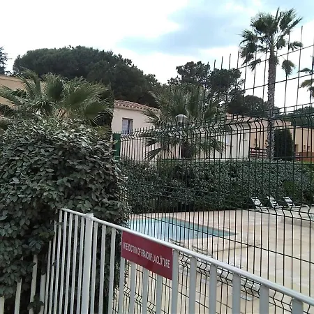 Avec Jardin, Piscine, Sauna, Proche De La Et Du Village Naturiste דירה