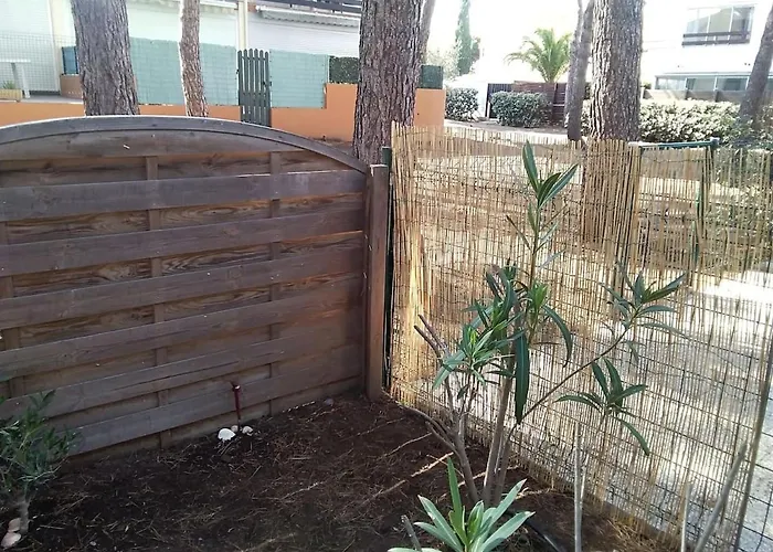 Avec Jardin, Piscine, Sauna, Proche De La Et Du Village Naturiste