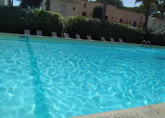 Avec Jardin, Piscine, Sauna, Proche De La Et Du Village Naturiste Appartement