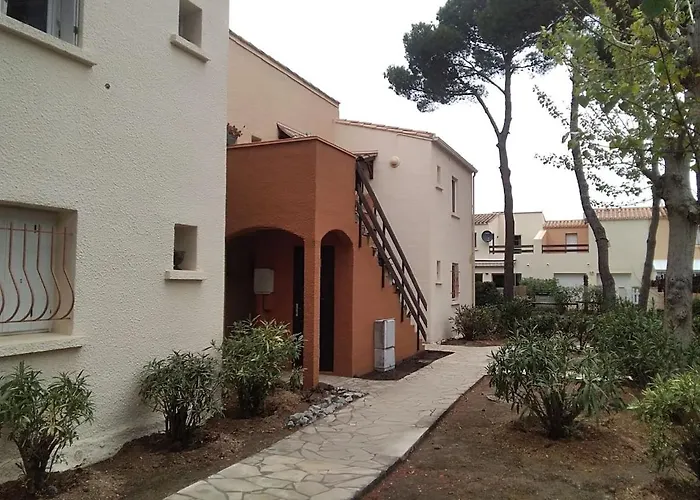 Avec Jardin, Piscine, Sauna, Proche De La Et Du Village Naturiste * Agde