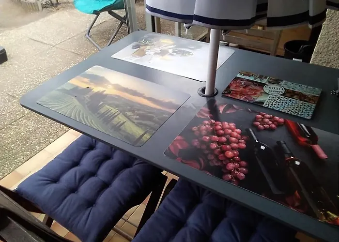 Avec Jardin, Piscine, Sauna, Proche De La Et Du Village Naturiste