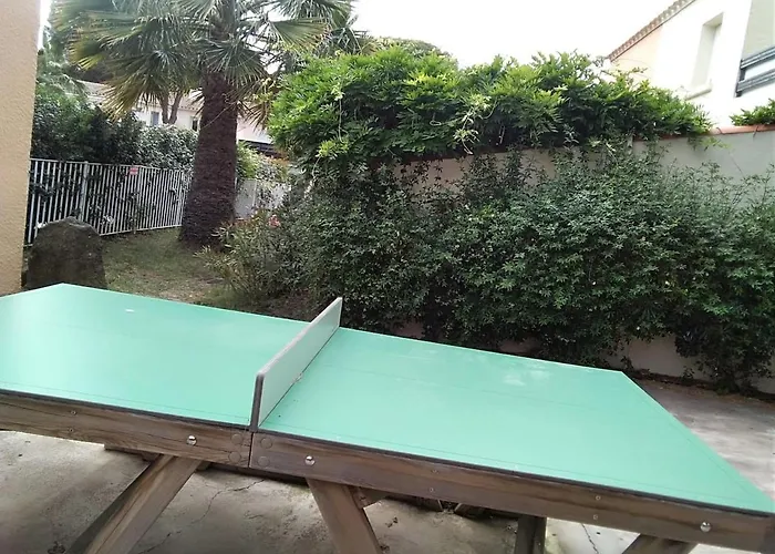 Avec Jardin, Piscine, Sauna, Proche De La Et Du Village Naturiste * Agde