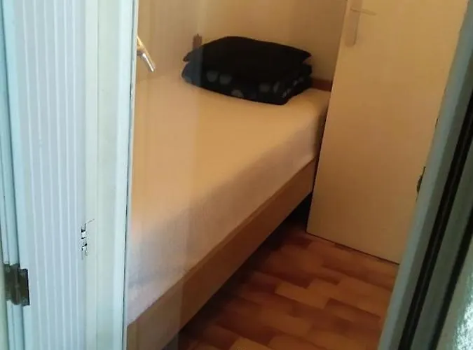 Avec Jardin, Piscine, Sauna, Proche De La Et Du Village Naturiste