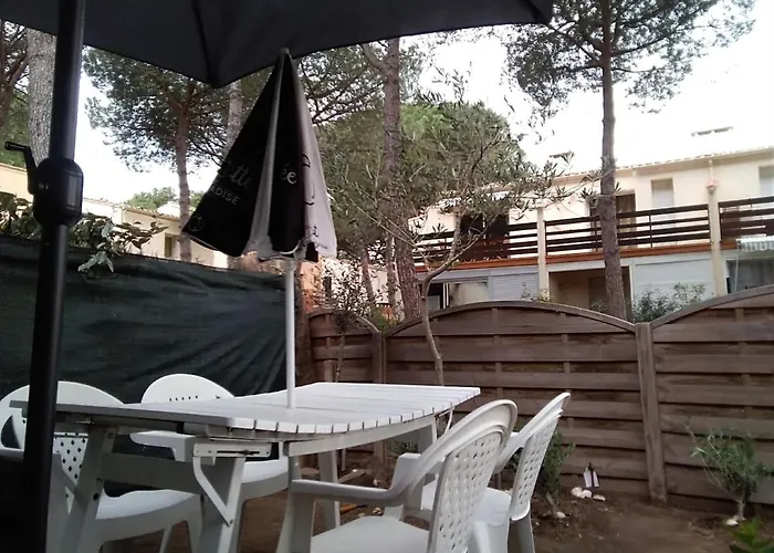 Avec Jardin, Piscine, Sauna, Proche De La Et Du Village Naturiste *