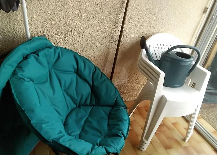 Avec Jardin, Piscine, Sauna, Proche De La Et Du Village Naturiste